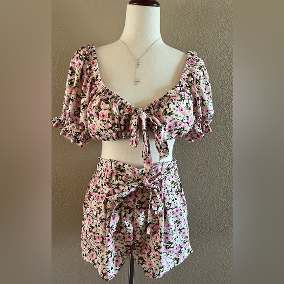 Floral print crop top and short - Picture 15 of 15
